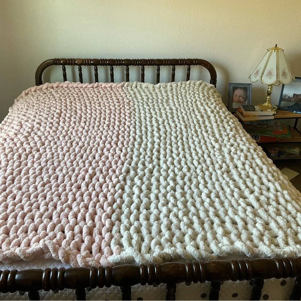 Chunky Handmade Jumbo Yarn Throw Blanket 2-Toned Cream &‎ Pink Snuggly Farmhouse